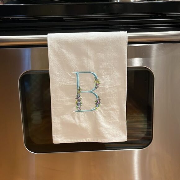 Embroidered DG Collections 100% Cotton 27"x27" Flour “B” Monogram Towel - Picture 1 of 7